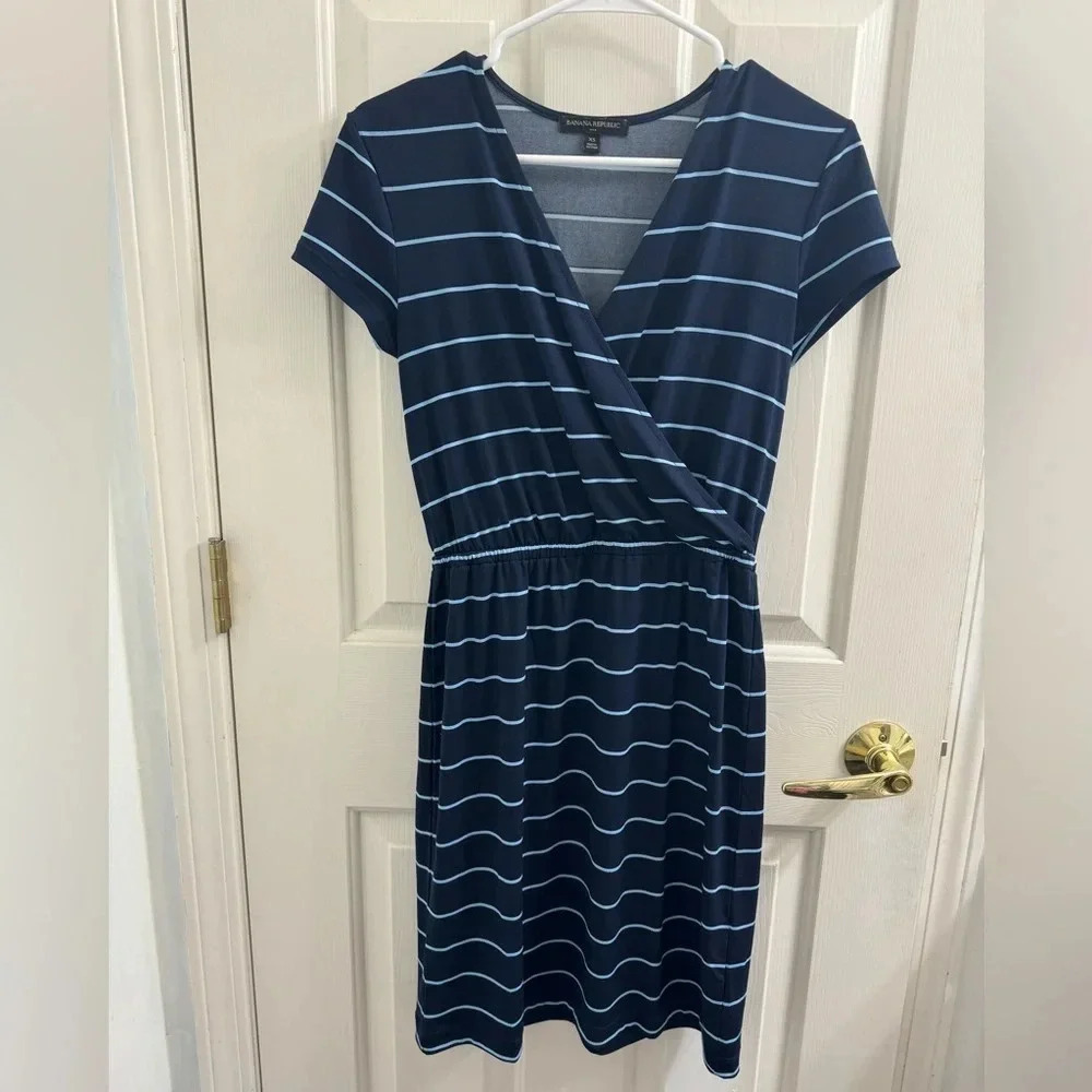 Banana Republic blue stripped v neck short sleeve dress